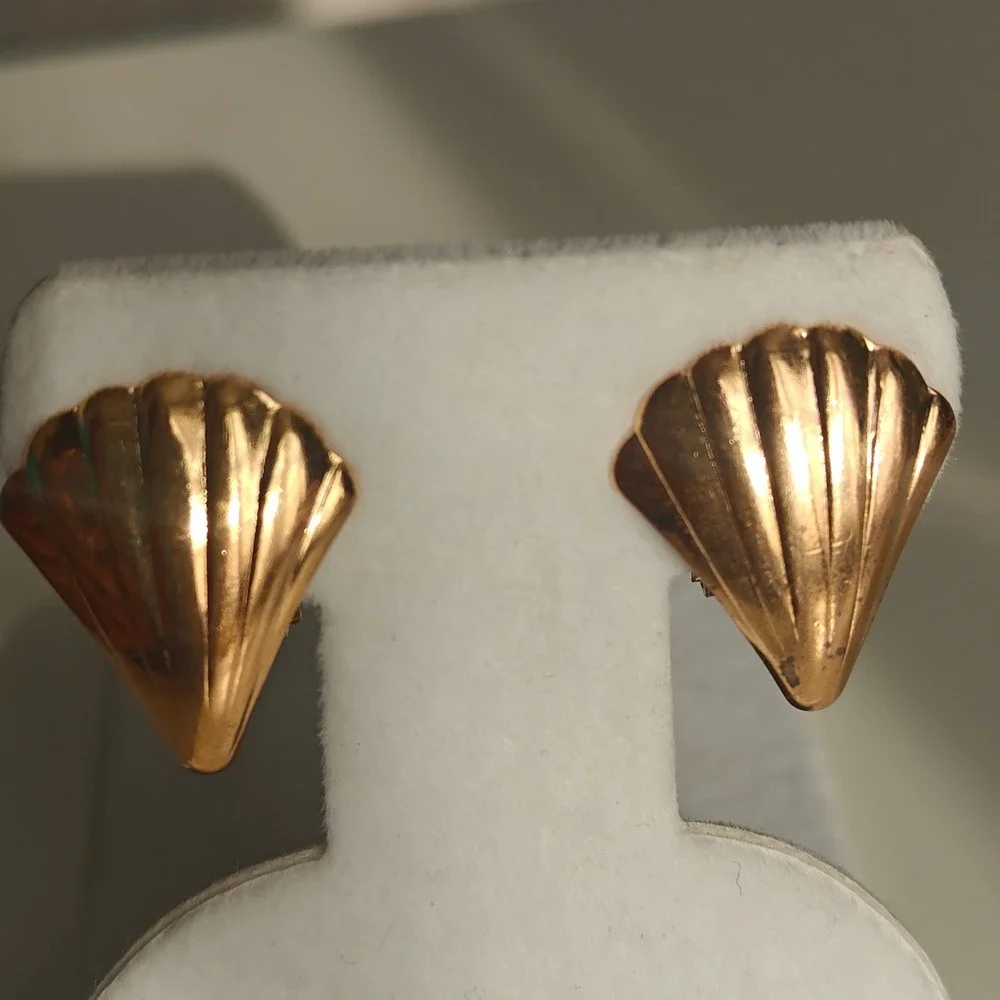 Gold Bronze Tone Scallop Seashell Clip On Pierced Earrings Nautical Coastal